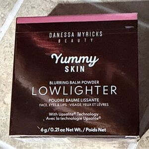 Danessa Myricks Beauty Yummy Skin Blurring Balm Powder - Lowlighter